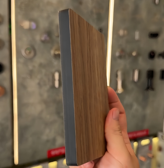 ກະທັດຮັດ Laminate